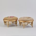 581912 Footstools